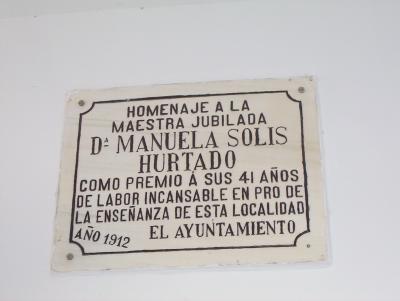 Placa dedicada a Doña Manuela Solís Hurtado